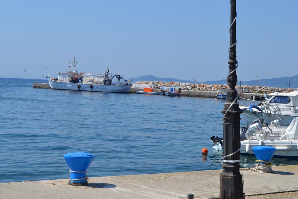Roses Rt Apartments Skioni I Nea Skioni Dış mekan fotoğraf